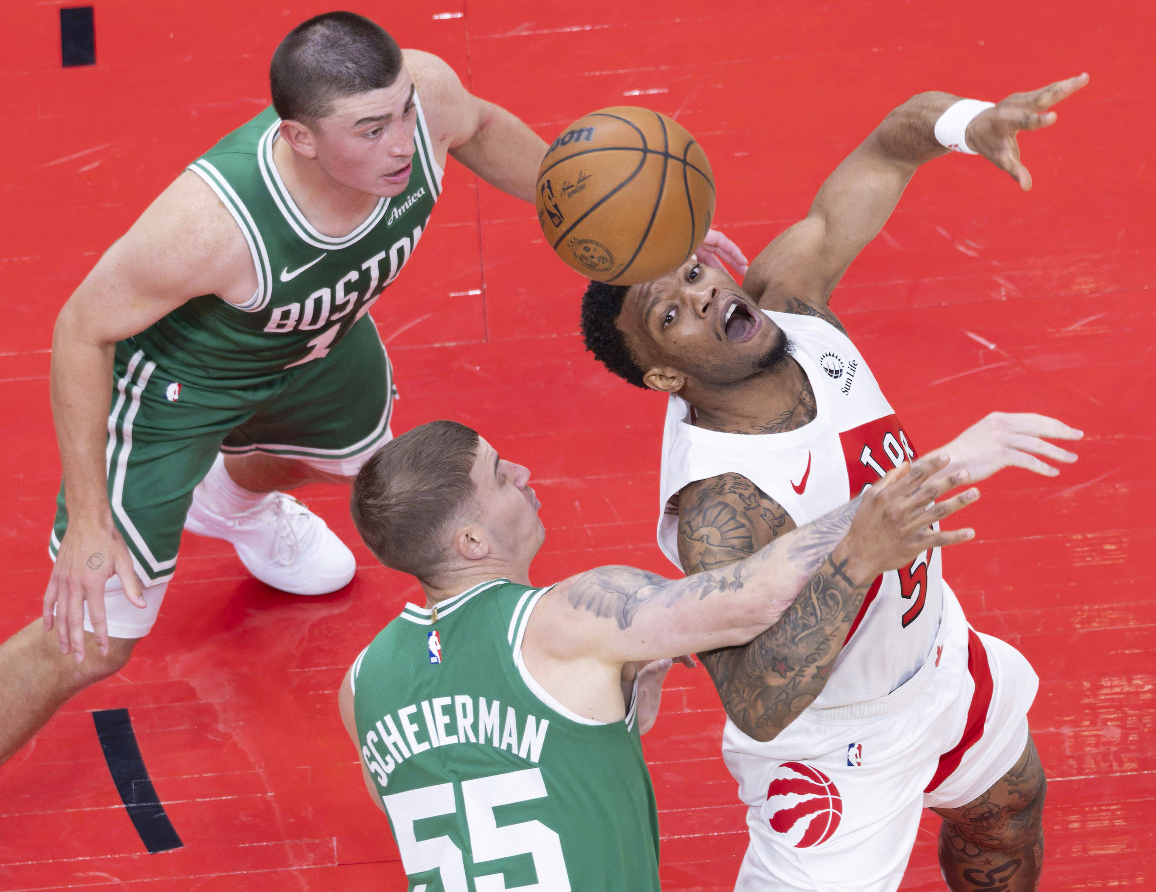 中国顶尖体育赛事平台-清晨金州勇士防线松动Rookie在雄鹿比赛中大比分领先，媒体一致点评：社区盾转会期再迎强敌的简单介绍